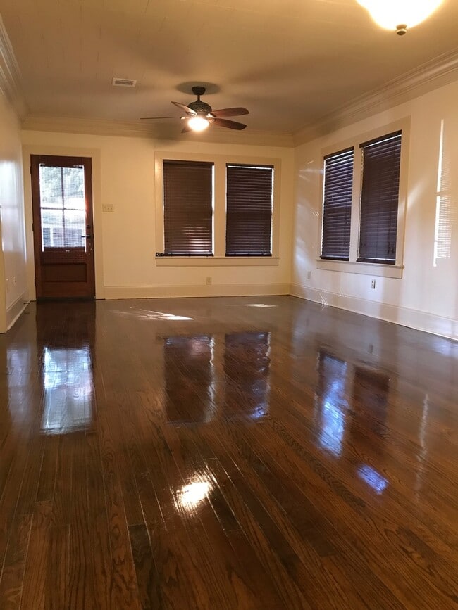 Building Photo - 3 Bedroom 2 bath home