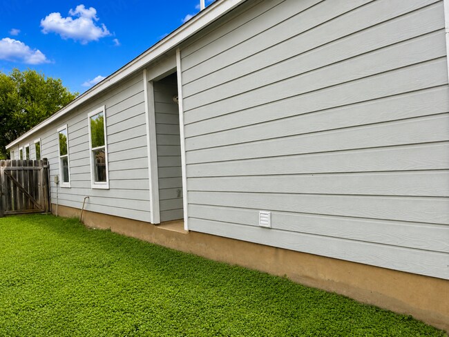 Building Photo - Kamary Lane-15418-15420