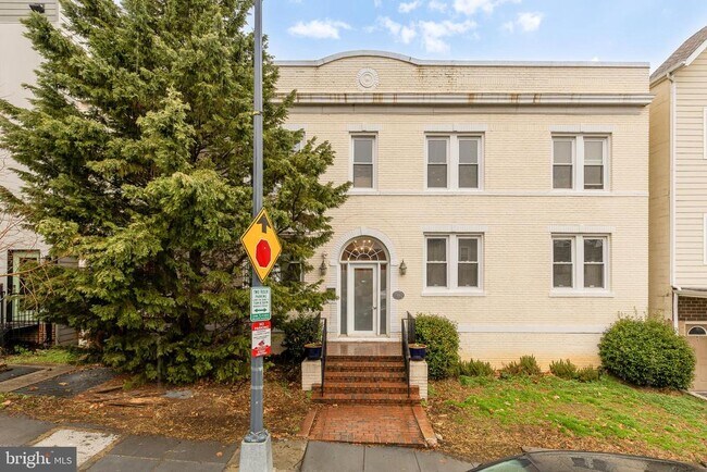 Building Photo - 314 V St NE