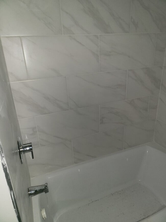 Building Photo - Remodeled 3BR home minutes from Uptown Charlotte