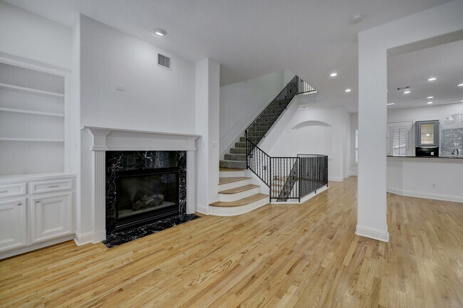 Building Photo - 5609 Lacy St