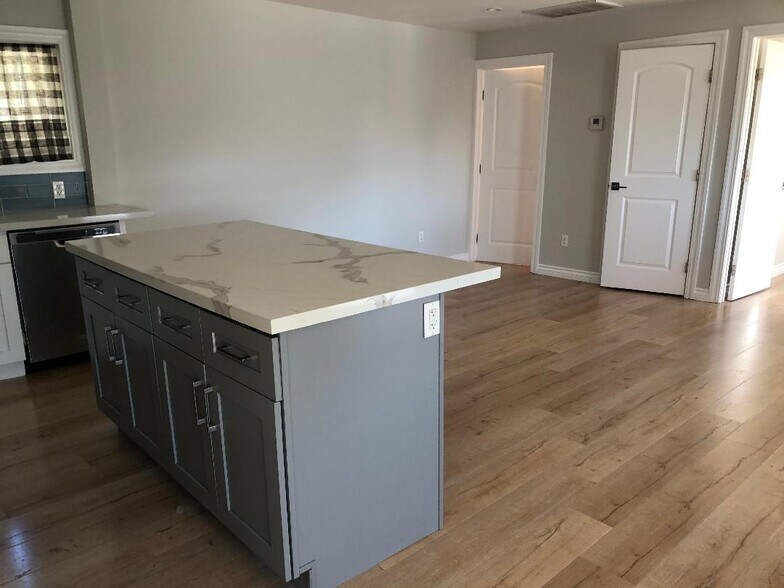 Building Photo - 1866 N Ave 56