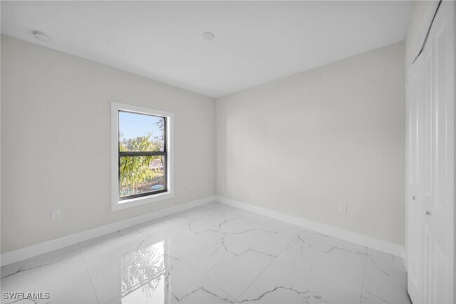 Building Photo - 636 Ladd St