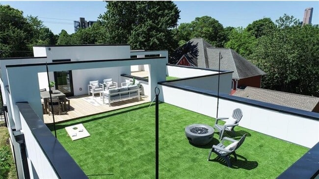 Building Photo - 536 Highland Ave NE