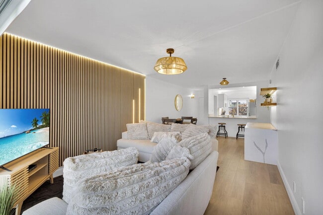 Building Photo - 12911 Briarlake Dr