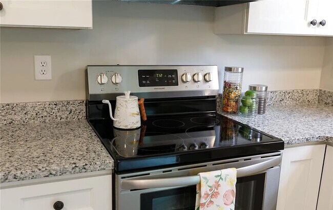 Building Photo - 415 Atwell Dr