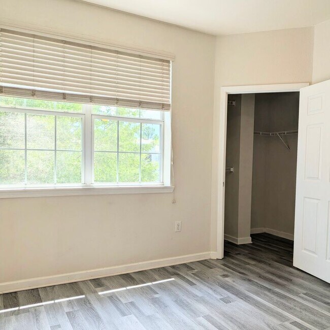 Building Photo - 415 S Villa San Marco Dr
