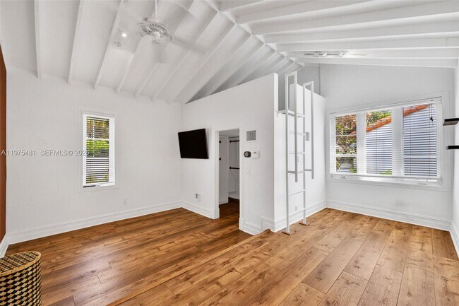 Building Photo - 113 NE 101st St