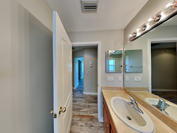 Building Photo - 10113 36th Ct E