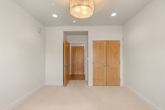 Building Photo - 175 Lithia Way