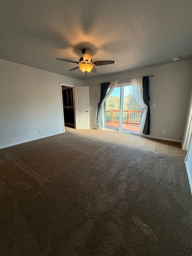 Building Photo - Beautiful 3 Bedroom 2 Bath Single Family Home AVAILABLE NOW!!