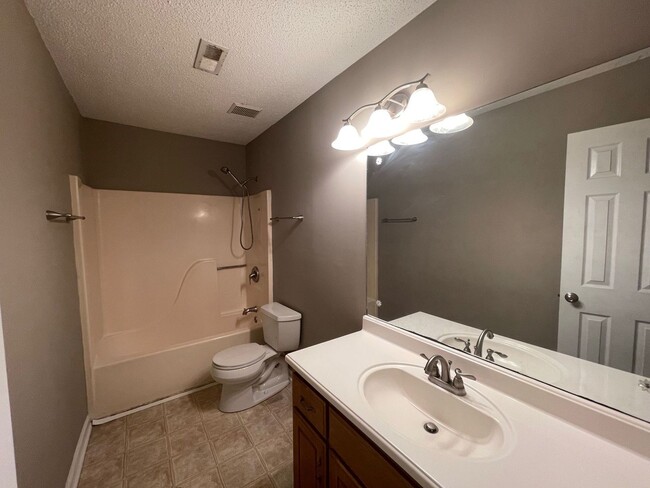 Building Photo - PRE-LEASING AUGUST 7TH, 2026! 1/2 OFF DEPOSIT SPECIAL!