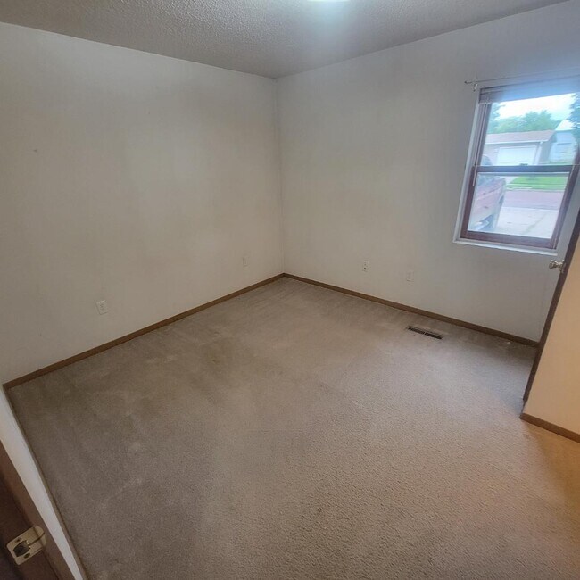 Building Photo - 1011 Lincoln St