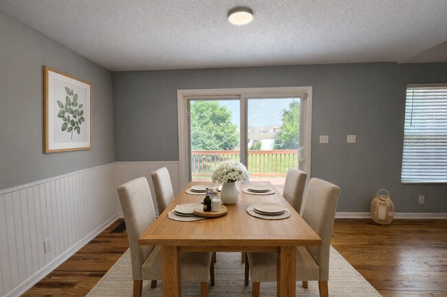 Building Photo - $1795 - 3 Beds 2 Baths + Bonus Room