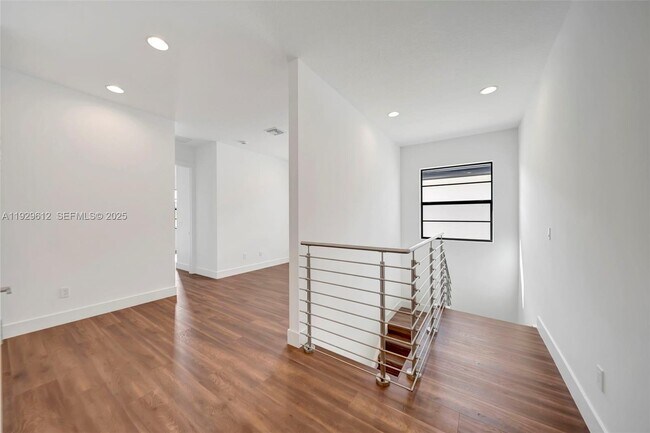 Building Photo - 1427 SW 23rd St