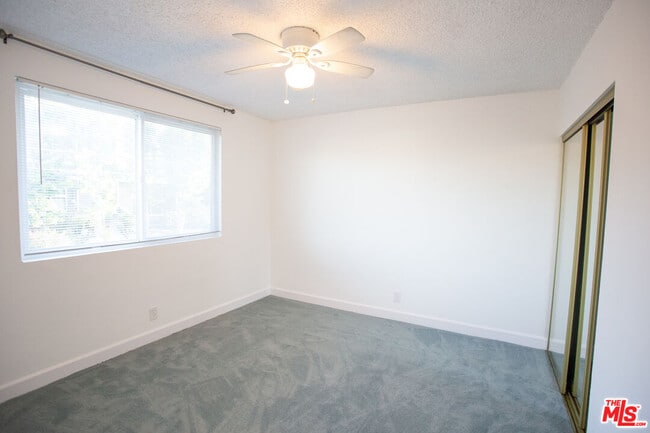 Building Photo - 11674 La Grange Ave