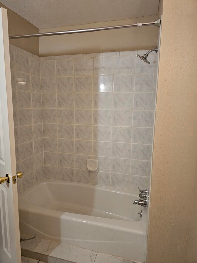 Building Photo - 526 Heidrich St