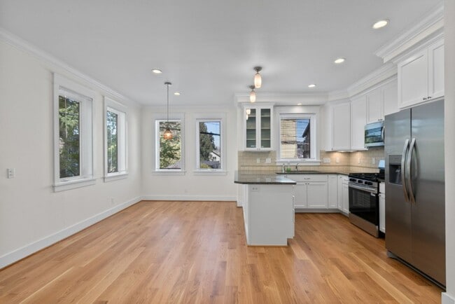 Building Photo - 3Bd/3Ba Seattle Townhouse