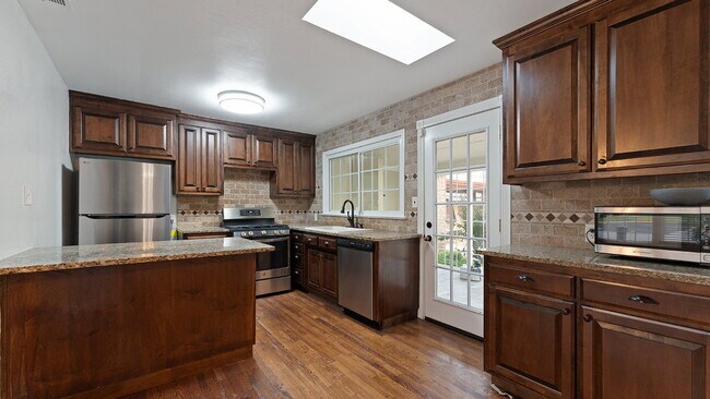 Building Photo - "Spacious 3-Bedroom Haven in Rogers, AR!"
