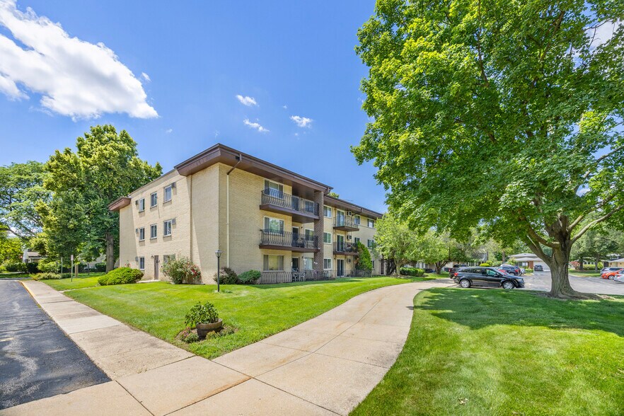 Building Photo - 1206 E Fairview St