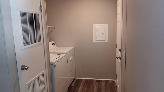 Building Photo - 3617 N Grand Ave E