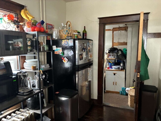 Building Photo - 4 Bedroom, 2 Bathroom Home With Views of Downtown & Fenced In Yard