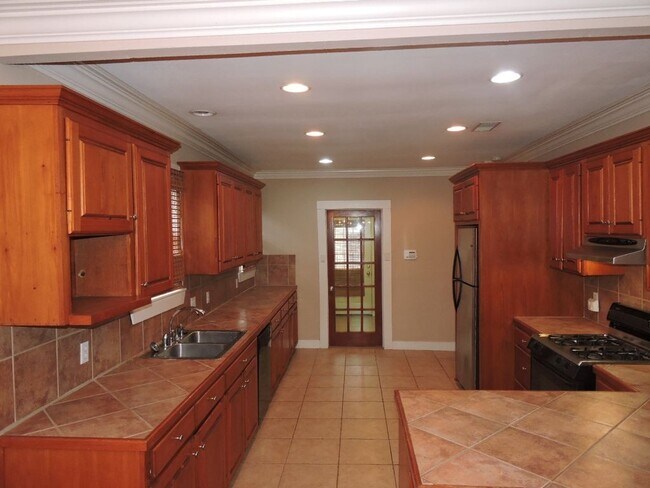 Building Photo - 1320 Perkins Rd