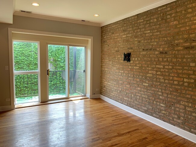 Building Photo - 2303 W Granville Ave