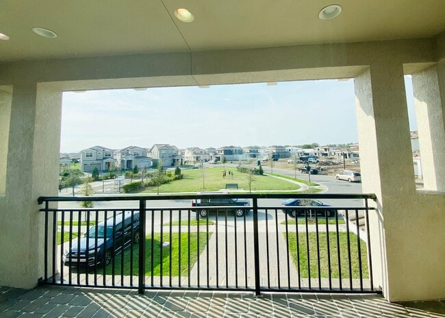 Building Photo - Luxury house for rent
