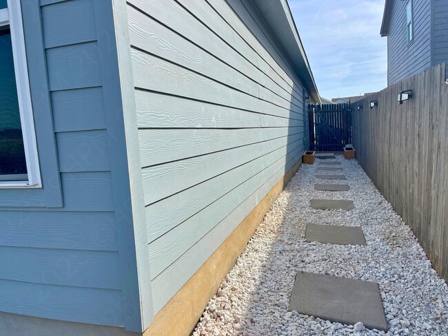 Building Photo - Move-In Special. 1 Month Free Rent with a 16-month lease