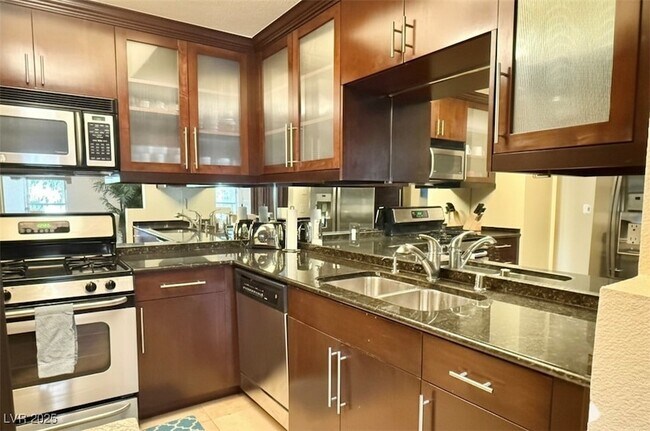 Building Photo - 230 E Flamingo Rd