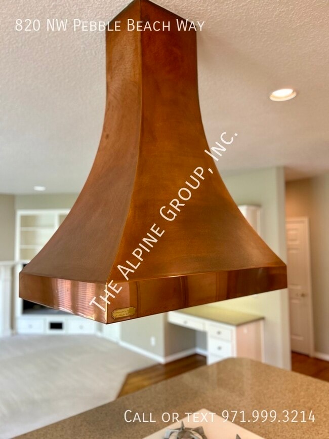 Building Photo - 820 NW Pebble Beach Way