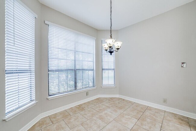 Building Photo - 6158 Valley Clf