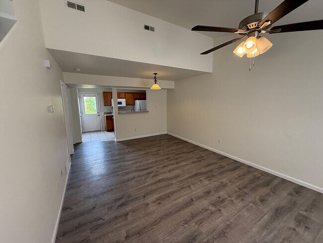 Building Photo - 1417 Raleigh Dr