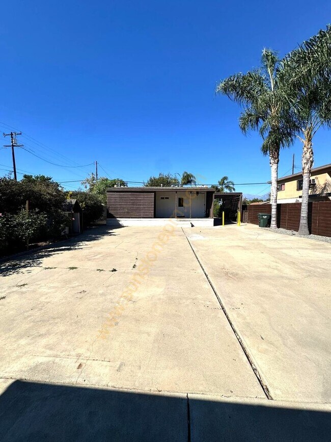 Building Photo - Beautifual Home