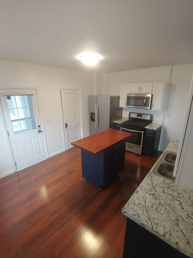 Building Photo - Semi-Attached Home Located Across from Red Lion High School