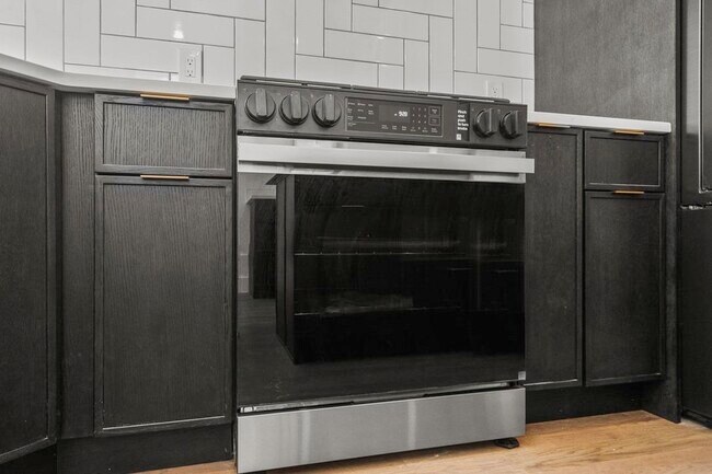 Building Photo - 41 47th St