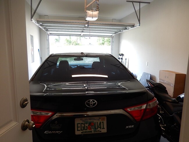 Building Photo - 2886 Fontana St