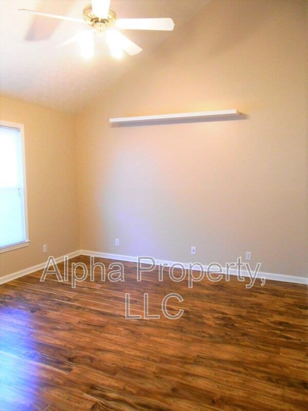 Building Photo - 305 Fairdale Dr