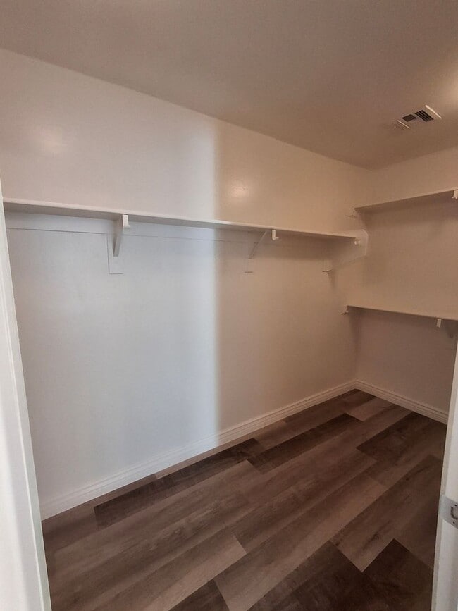 Building Photo - 1280 E Saddle Way