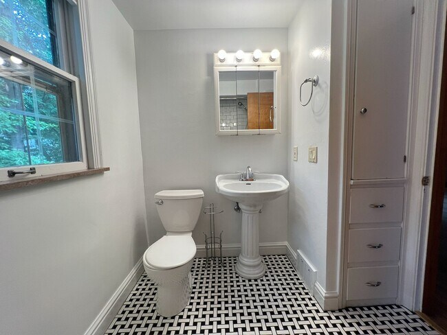 Building Photo - 94 Jennette Dr