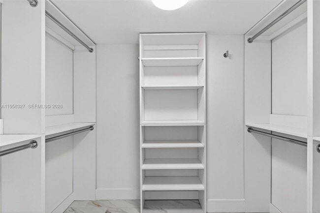 Building Photo - 1410 S Ocean Dr