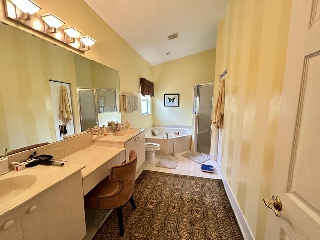 Building Photo - 360 Shoreline Cir