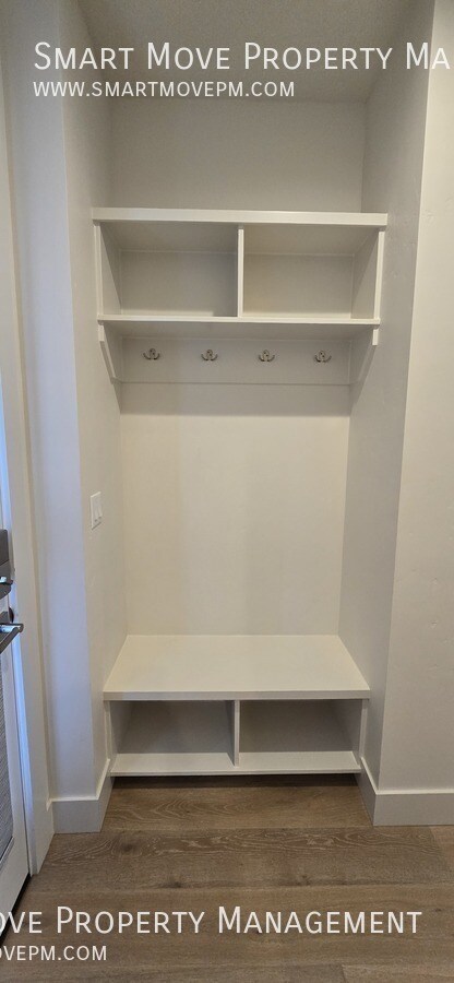 Building Photo - 3213 S Shadywood Way