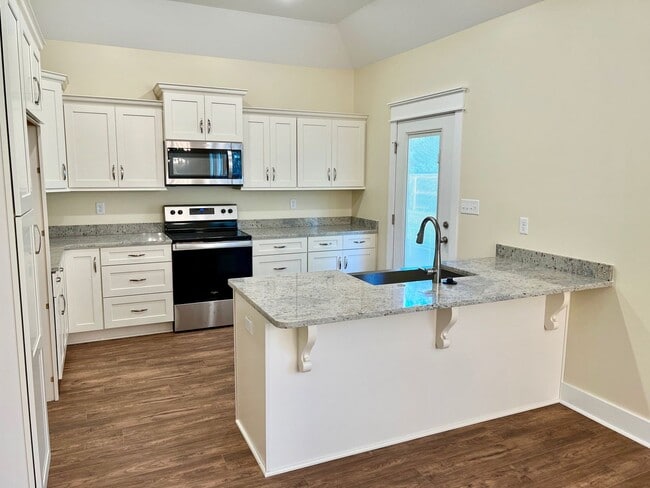 Building Photo - FOR Rent – 3 Bedroom, 2 Bath!