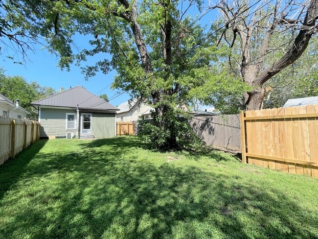 Building Photo - Two Bedroom Home in Quiet Neighborhood