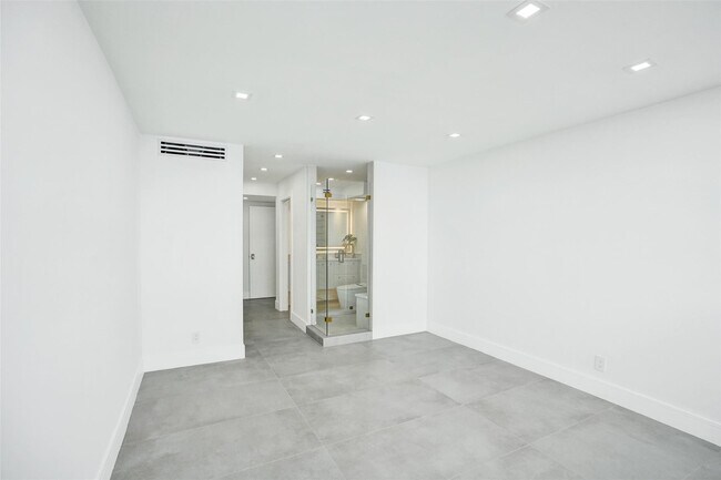 Building Photo - 209 N Fort Lauderdale Beach Blvd