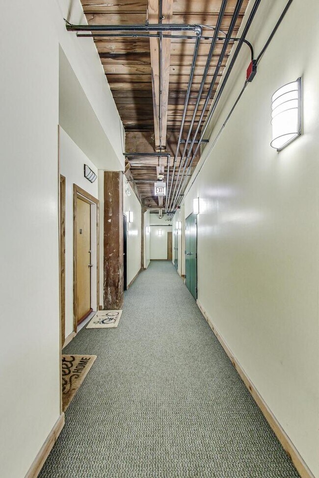 Building Photo - 732 S Financial Pl