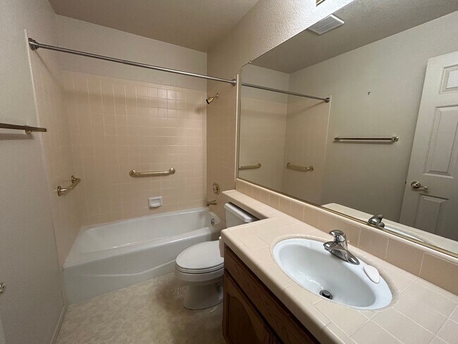 Building Photo - 8280 Oakmont Dr