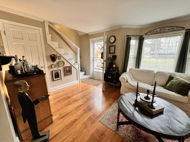 Building Photo - 1N261 Stacy Ct